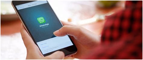 Menggunakan Aplikasi WhatsApp